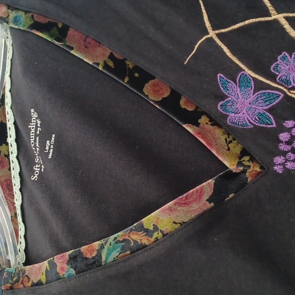 Soft Surrounding Black Knit Embroidered Long Sleeve V-Neck Top ** Sz L - Picture 7 of 8
